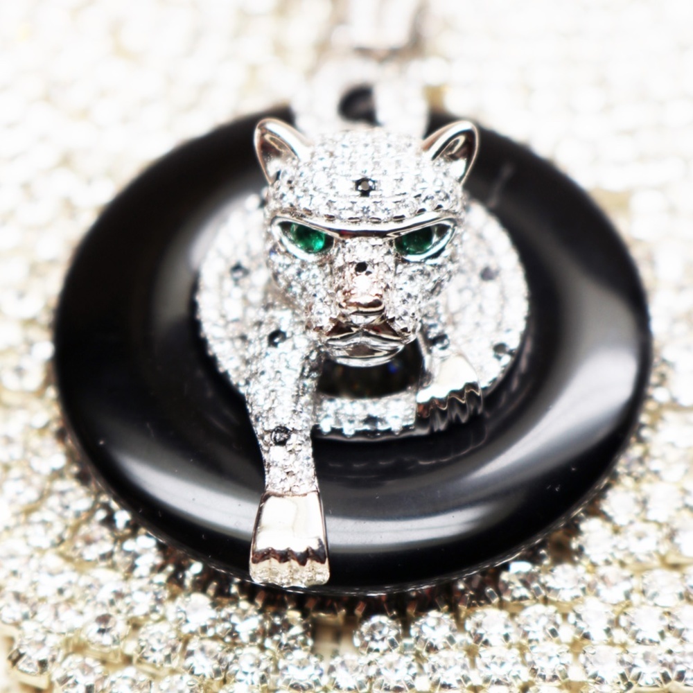 🐆 Leopard Pendant in Crystal, Silver & Onyx ⚜️